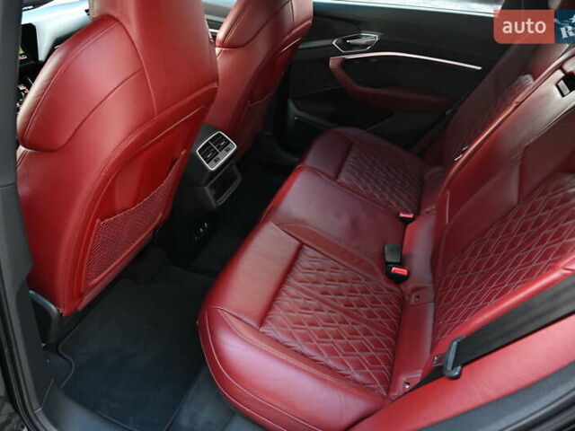 Черный Ауди E-Tron, объемом двигателя 0 л и пробегом 65 тыс. км за 44284 $, фото 6 на Automoto.ua