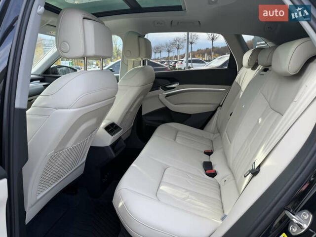 Черный Ауди E-Tron, объемом двигателя 0 л и пробегом 56 тыс. км за 40890 $, фото 25 на Automoto.ua