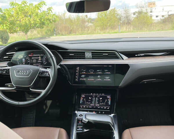Черный Ауди E-Tron, объемом двигателя 0 л и пробегом 80 тыс. км за 34500 $, фото 18 на Automoto.ua