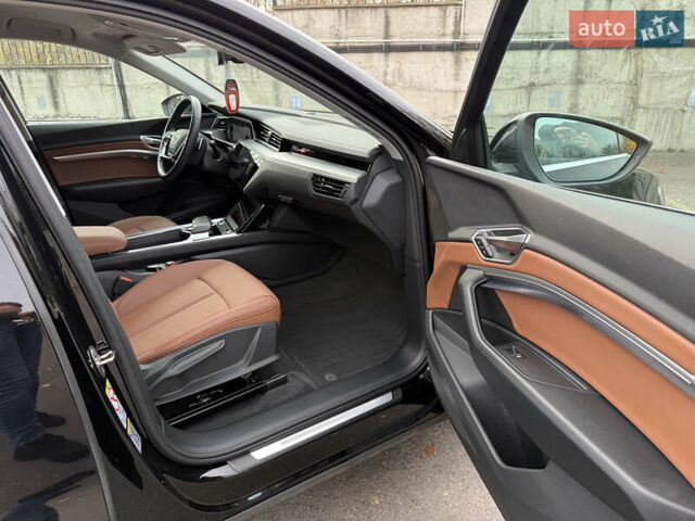 Черный Ауди E-Tron, объемом двигателя 0 л и пробегом 79 тыс. км за 29999 $, фото 17 на Automoto.ua