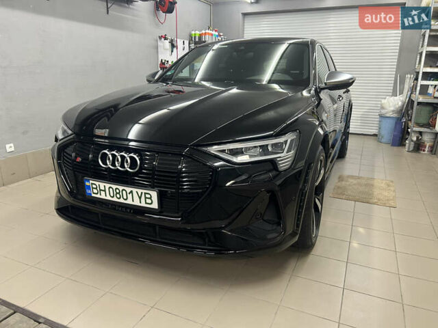Чорний Ауді E-Tron, об'ємом двигуна 0 л та пробігом 57 тис. км за 41500 $, фото 5 на Automoto.ua