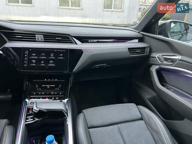 Чорний Ауді E-Tron, об'ємом двигуна 0 л та пробігом 23 тис. км за 54900 $, фото 15 на Automoto.ua