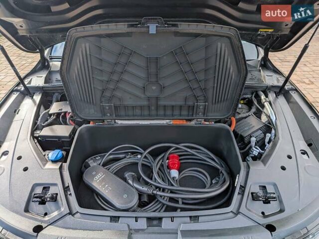 Черный Ауди E-Tron, объемом двигателя 0 л и пробегом 95 тыс. км за 29800 $, фото 76 на Automoto.ua