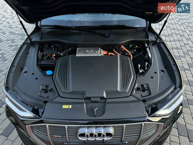 Черный Ауди E-Tron, объемом двигателя 0 л и пробегом 158 тыс. км за 31000 $, фото 72 на Automoto.ua