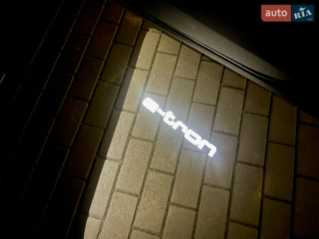 Черный Ауди E-Tron, объемом двигателя 0 л и пробегом 39 тыс. км за 39950 $, фото 36 на Automoto.ua