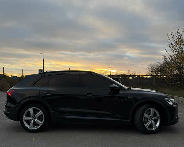 Черный Ауди E-Tron, объемом двигателя 0 л и пробегом 62 тыс. км за 36200 $, фото 3 на Automoto.ua