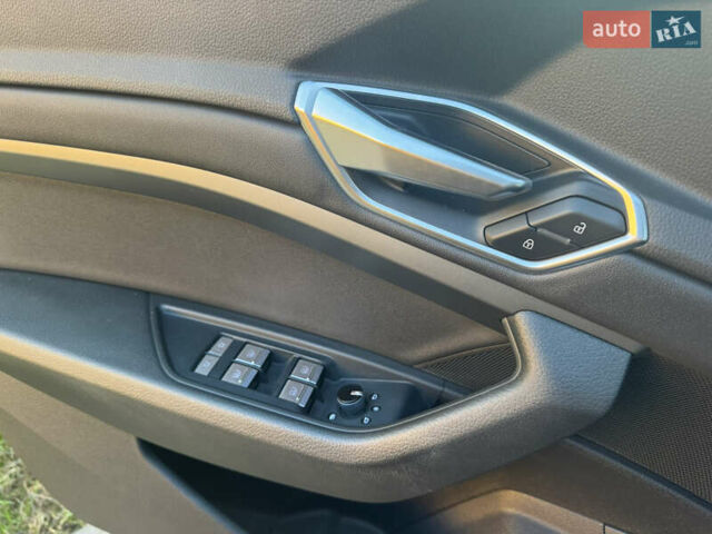 Черный Ауди E-Tron, объемом двигателя 0 л и пробегом 129 тыс. км за 27777 $, фото 30 на Automoto.ua