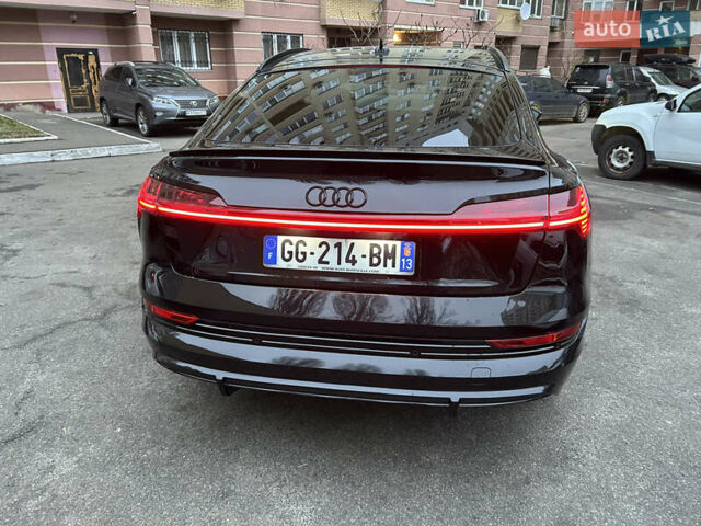 Чорний Ауді E-Tron, об'ємом двигуна 0 л та пробігом 42 тис. км за 54700 $, фото 5 на Automoto.ua