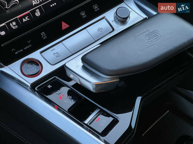 Черный Ауди E-Tron, объемом двигателя 0 л и пробегом 32 тыс. км за 47561 $, фото 55 на Automoto.ua