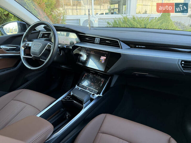 Чорний Ауді E-Tron, об'ємом двигуна 0 л та пробігом 79 тис. км за 29999 $, фото 51 на Automoto.ua