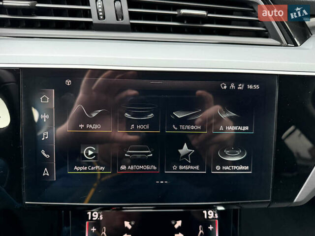 Черный Ауди E-Tron, объемом двигателя 0 л и пробегом 64 тыс. км за 31700 $, фото 53 на Automoto.ua