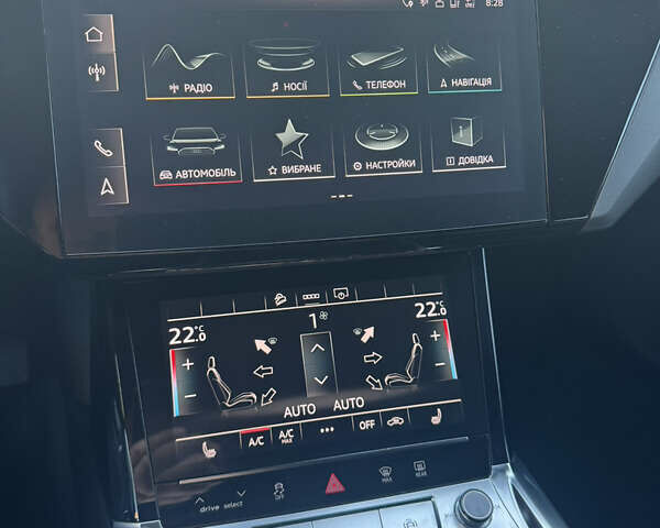 Черный Ауди E-Tron, объемом двигателя 0 л и пробегом 129 тыс. км за 27777 $, фото 25 на Automoto.ua