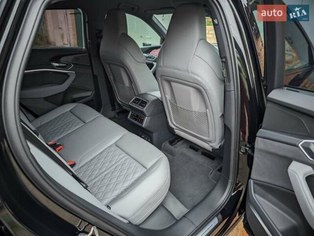 Черный Ауди E-Tron, объемом двигателя 0 л и пробегом 40 тыс. км за 48888 $, фото 52 на Automoto.ua