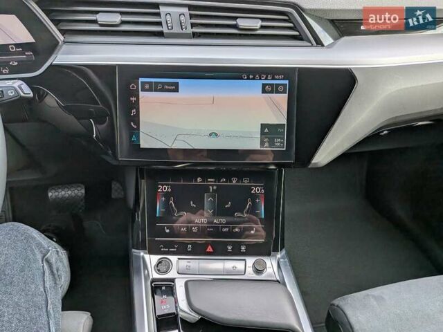 Черный Ауди E-Tron, объемом двигателя 0 л и пробегом 95 тыс. км за 29800 $, фото 46 на Automoto.ua