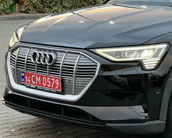 Чорний Ауді E-Tron, об'ємом двигуна 0 л та пробігом 112 тис. км за 33900 $, фото 2 на Automoto.ua