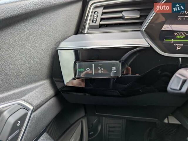 Черный Ауди E-Tron, объемом двигателя 0 л и пробегом 95 тыс. км за 29800 $, фото 51 на Automoto.ua