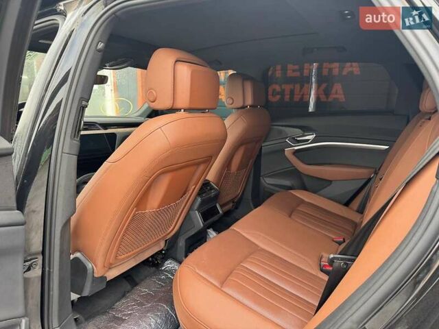 Чорний Ауді E-Tron, об'ємом двигуна 0 л та пробігом 81 тис. км за 25900 $, фото 14 на Automoto.ua