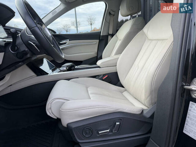 Черный Ауди E-Tron, объемом двигателя 0 л и пробегом 56 тыс. км за 40890 $, фото 19 на Automoto.ua