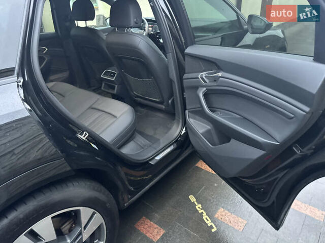 Чорний Ауді E-Tron, об'ємом двигуна 0 л та пробігом 142 тис. км за 29950 $, фото 13 на Automoto.ua