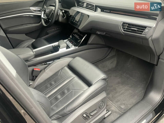 Черный Ауди E-Tron, объемом двигателя 0 л и пробегом 39 тыс. км за 39950 $, фото 48 на Automoto.ua