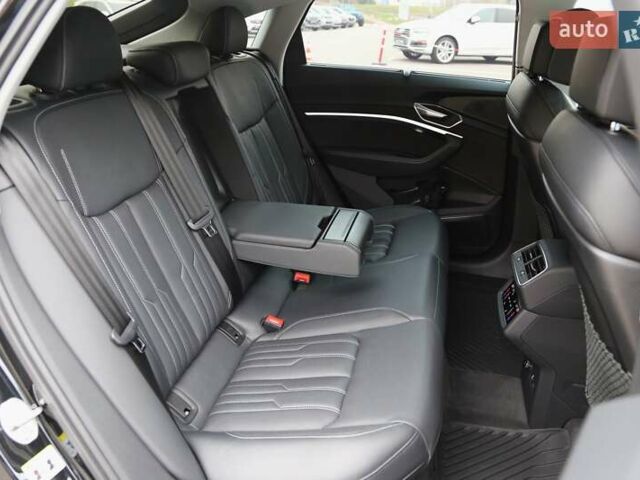 Чорний Ауді E-Tron, об'ємом двигуна 0 л та пробігом 78 тис. км за 43000 $, фото 10 на Automoto.ua