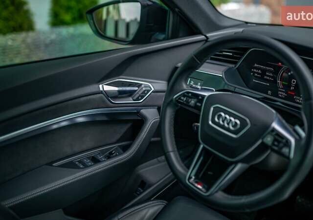 Черный Ауди E-Tron, объемом двигателя 0 л и пробегом 25 тыс. км за 55000 $, фото 25 на Automoto.ua