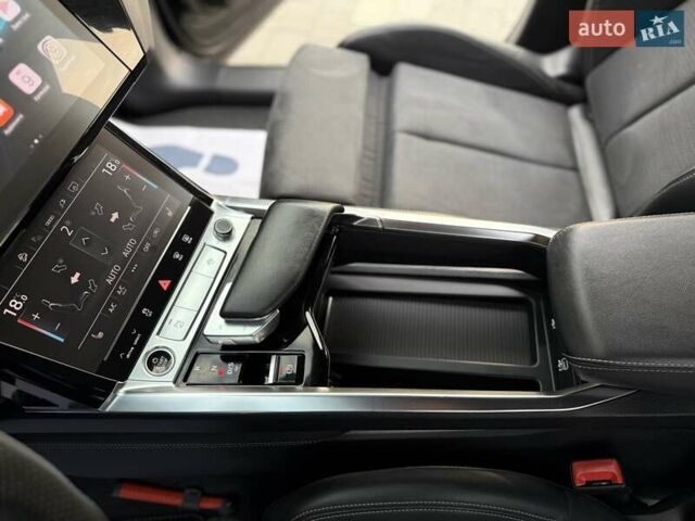 Черный Ауди E-Tron, объемом двигателя 0 л и пробегом 150 тыс. км за 31950 $, фото 124 на Automoto.ua