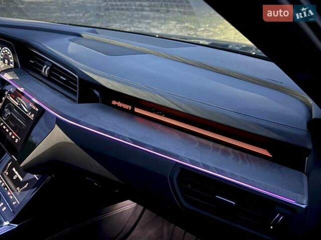 Чорний Ауді E-Tron, об'ємом двигуна 0 л та пробігом 103 тис. км за 36600 $, фото 24 на Automoto.ua