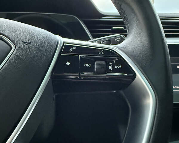 Черный Ауди E-Tron, объемом двигателя 0 л и пробегом 62 тыс. км за 36200 $, фото 19 на Automoto.ua