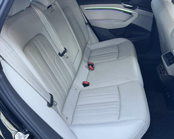 Черный Ауди E-Tron, объемом двигателя 0 л и пробегом 91 тыс. км за 36500 $, фото 71 на Automoto.ua