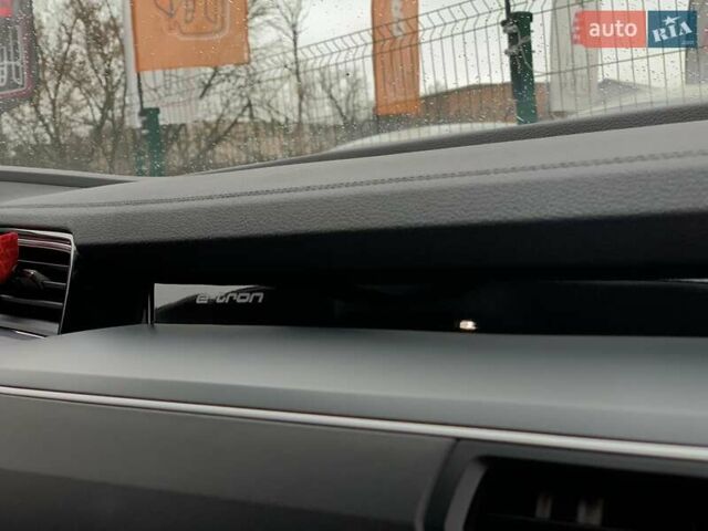 Черный Ауди E-Tron, объемом двигателя 0 л и пробегом 64 тыс. км за 35955 $, фото 44 на Automoto.ua