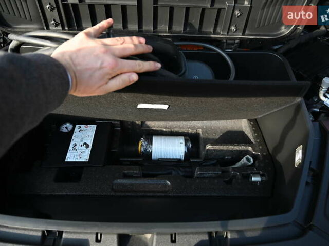 Черный Ауди E-Tron, объемом двигателя 0 л и пробегом 65 тыс. км за 44284 $, фото 22 на Automoto.ua