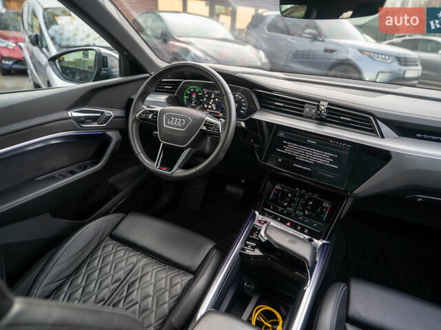 Чорний Ауді E-Tron, об'ємом двигуна 0 л та пробігом 54 тис. км за 45900 $, фото 17 на Automoto.ua