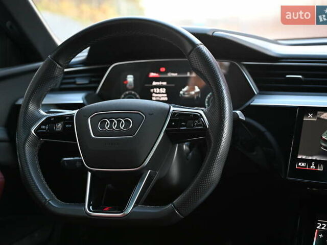 Черный Ауди E-Tron, объемом двигателя 0 л и пробегом 65 тыс. км за 44284 $, фото 8 на Automoto.ua