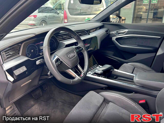 Чорний Ауді E-Tron, об'ємом двигуна 0.28 л та пробігом 34 тис. км за 35900 $, фото 9 на Automoto.ua