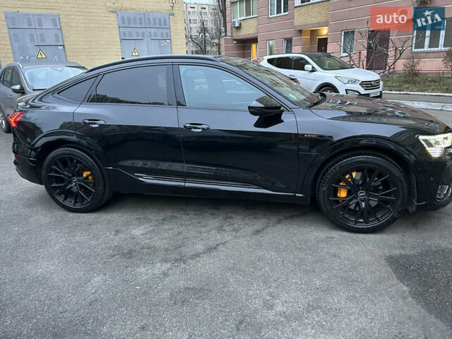 Чорний Ауді E-Tron, об'ємом двигуна 0 л та пробігом 42 тис. км за 54700 $, фото 6 на Automoto.ua