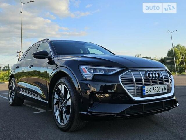 Чорний Ауді E-Tron, об'ємом двигуна 0 л та пробігом 55 тис. км за 42999 $, фото 50 на Automoto.ua