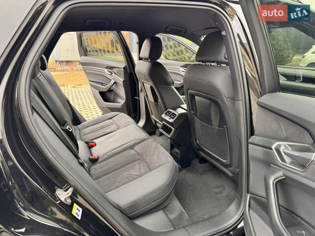 Чорний Ауді E-Tron, об'ємом двигуна 0 л та пробігом 35 тис. км за 37300 $, фото 46 на Automoto.ua