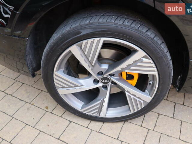 Черный Ауди E-Tron, объемом двигателя 0 л и пробегом 50 тыс. км за 39900 $, фото 4 на Automoto.ua