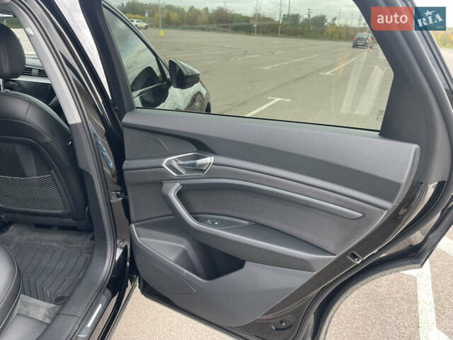 Чорний Ауді E-Tron, об'ємом двигуна 0 л та пробігом 21 тис. км за 34950 $, фото 29 на Automoto.ua