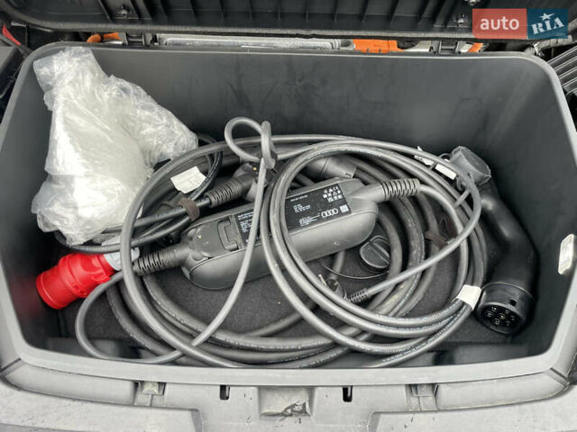 Чорний Ауді E-Tron, об'ємом двигуна 0 л та пробігом 22 тис. км за 33999 $, фото 33 на Automoto.ua