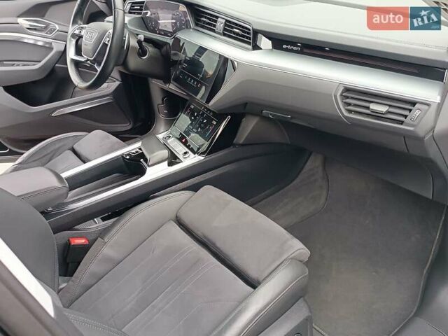 Черный Ауди E-Tron, объемом двигателя 0 л и пробегом 120 тыс. км за 35950 $, фото 48 на Automoto.ua