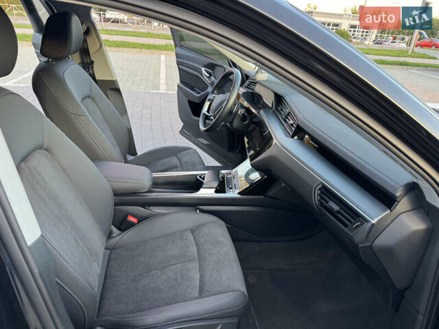 Чорний Ауді E-Tron, об'ємом двигуна 0 л та пробігом 35 тис. км за 37900 $, фото 23 на Automoto.ua