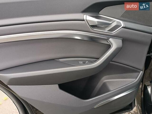 Черный Ауди E-Tron, объемом двигателя 0 л и пробегом 120 тыс. км за 35750 $, фото 68 на Automoto.ua