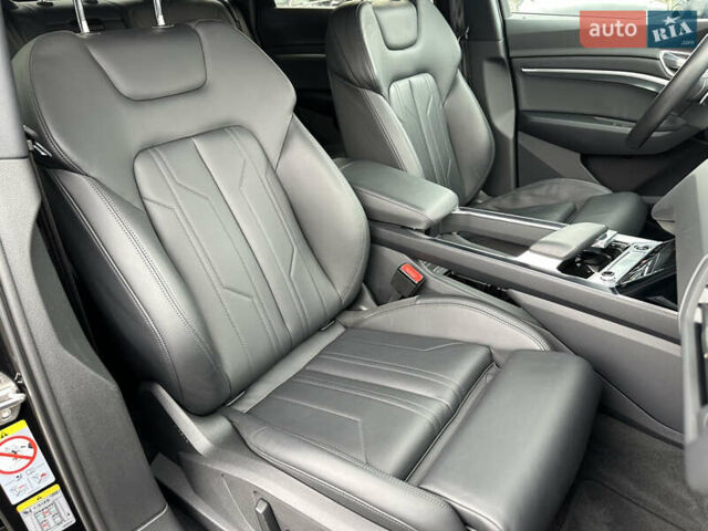 Чорний Ауді E-Tron, об'ємом двигуна 0 л та пробігом 32 тис. км за 44769 $, фото 44 на Automoto.ua