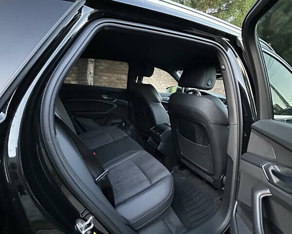 Черный Ауди E-Tron, объемом двигателя 0 л и пробегом 39 тыс. км за 36900 $, фото 24 на Automoto.ua