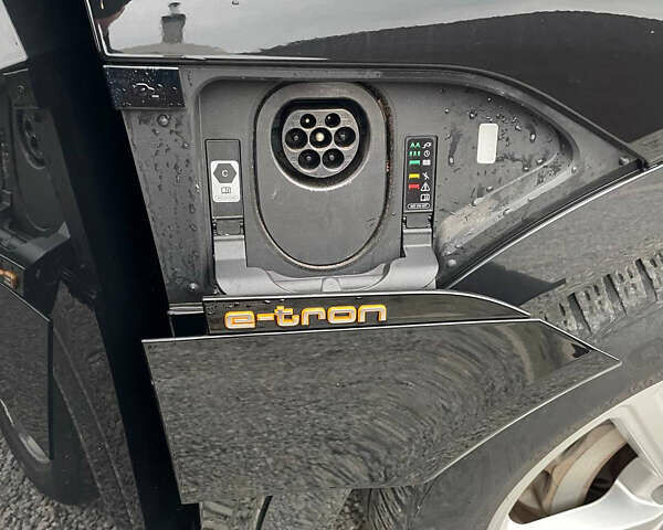 Чорний Ауді E-Tron, об'ємом двигуна 0 л та пробігом 35 тис. км за 37900 $, фото 13 на Automoto.ua