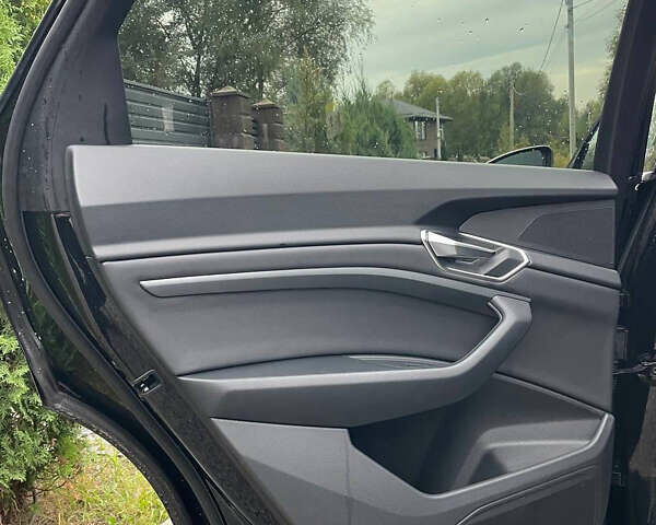 Чорний Ауді E-Tron, об'ємом двигуна 0 л та пробігом 35 тис. км за 37900 $, фото 8 на Automoto.ua