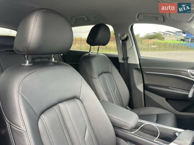 Чорний Ауді E-Tron, об'ємом двигуна 0 л та пробігом 21 тис. км за 34950 $, фото 36 на Automoto.ua