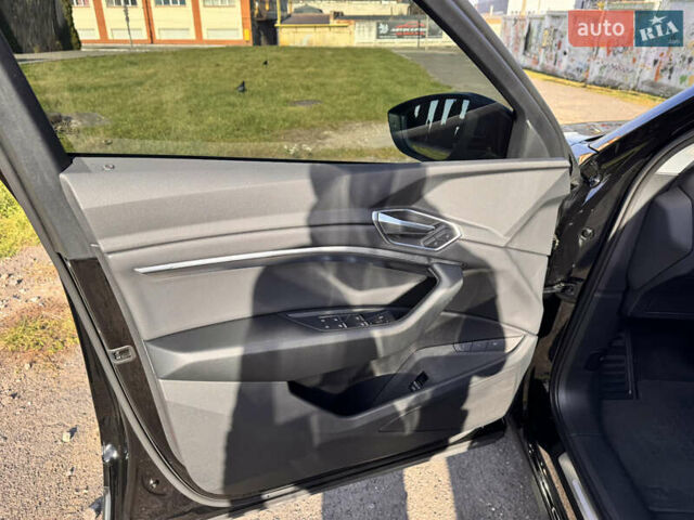 Чорний Ауді E-Tron, об'ємом двигуна 0 л та пробігом 70 тис. км за 36900 $, фото 23 на Automoto.ua